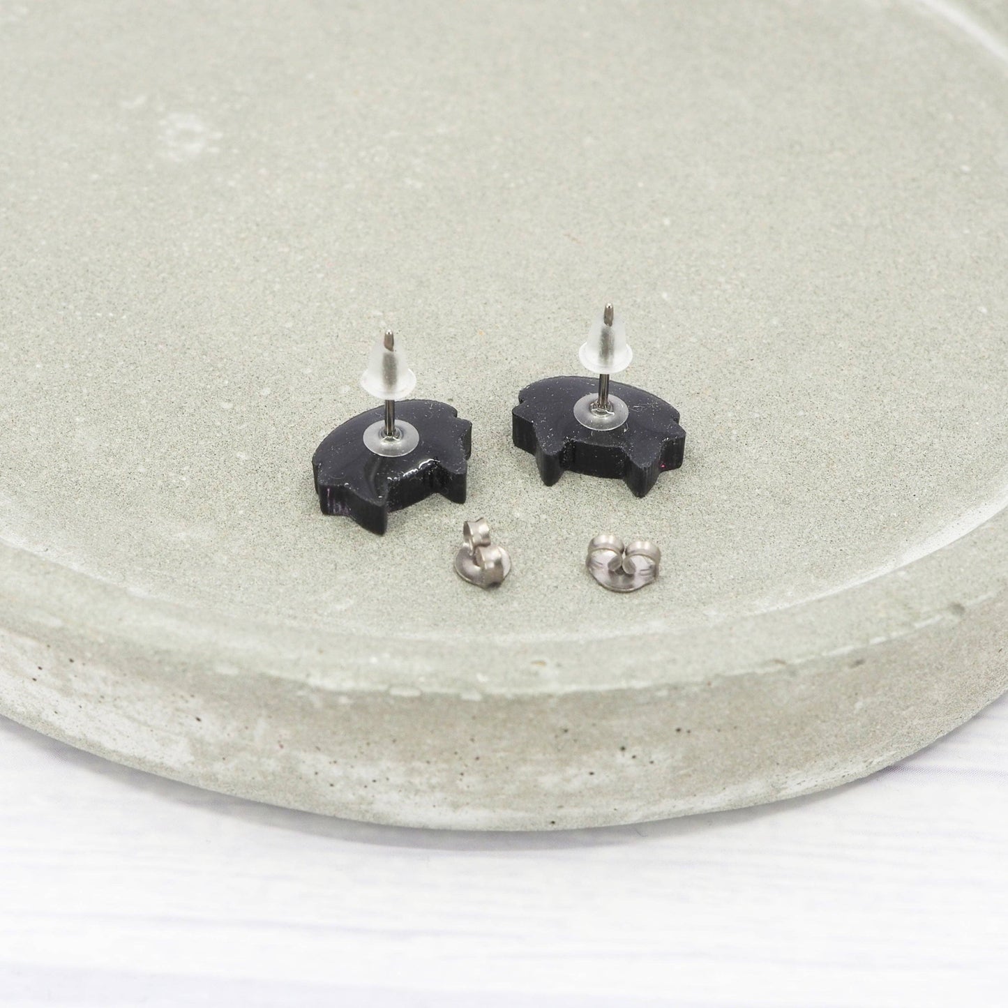 Black Pink Eyed Cat Halloween Stud Earrings