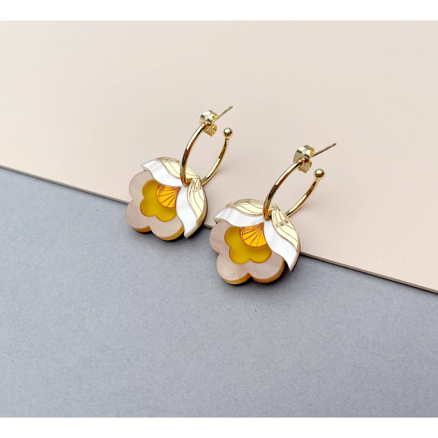 Anna Retro Flower Hoop Earrings: Sunshine