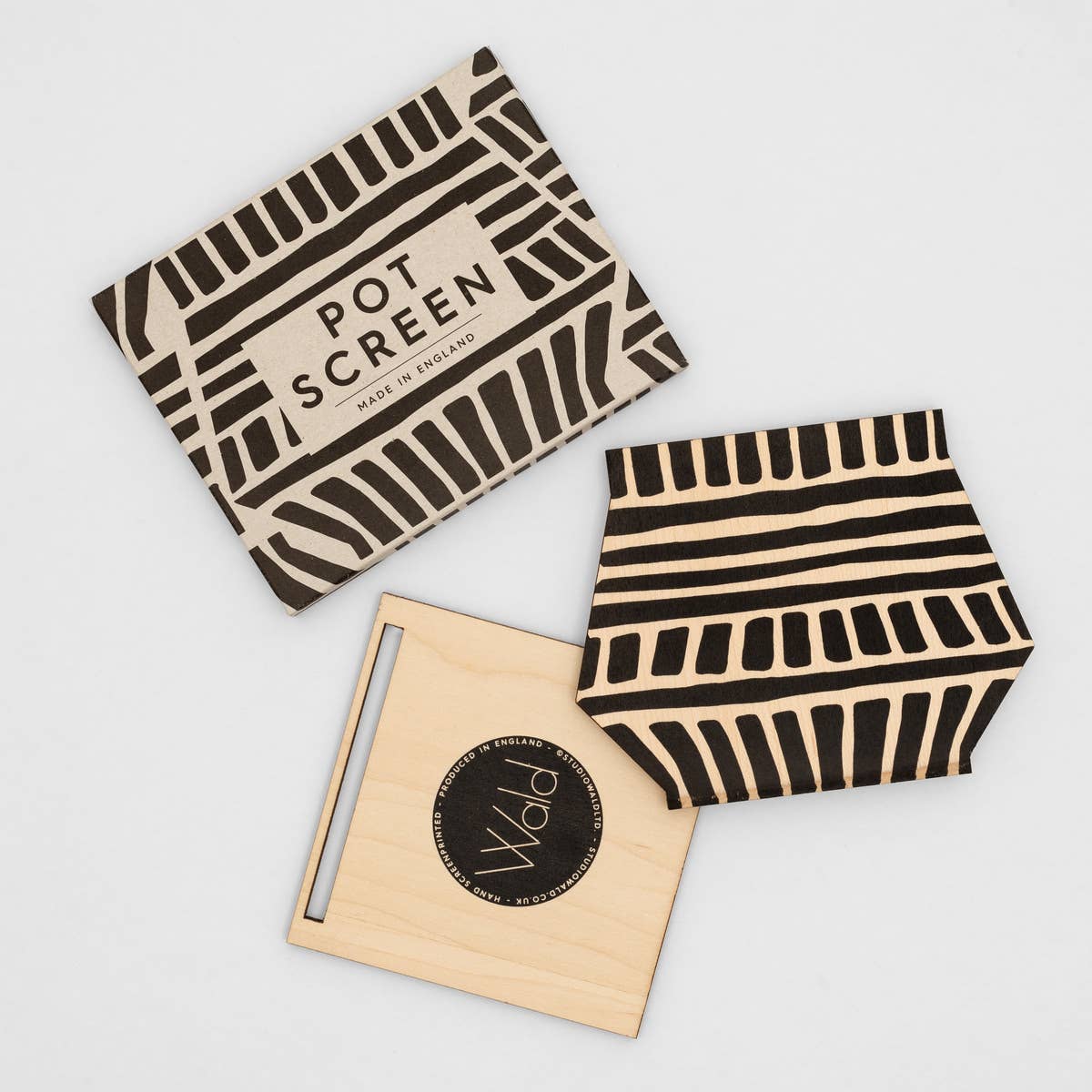 The plant pot screen laid flat with the packaging on a white background