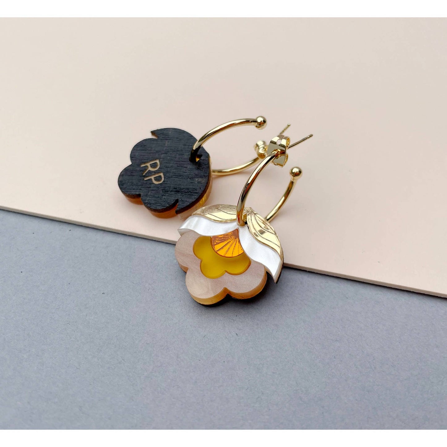 Anna Retro Flower Hoop Earrings: Sunshine