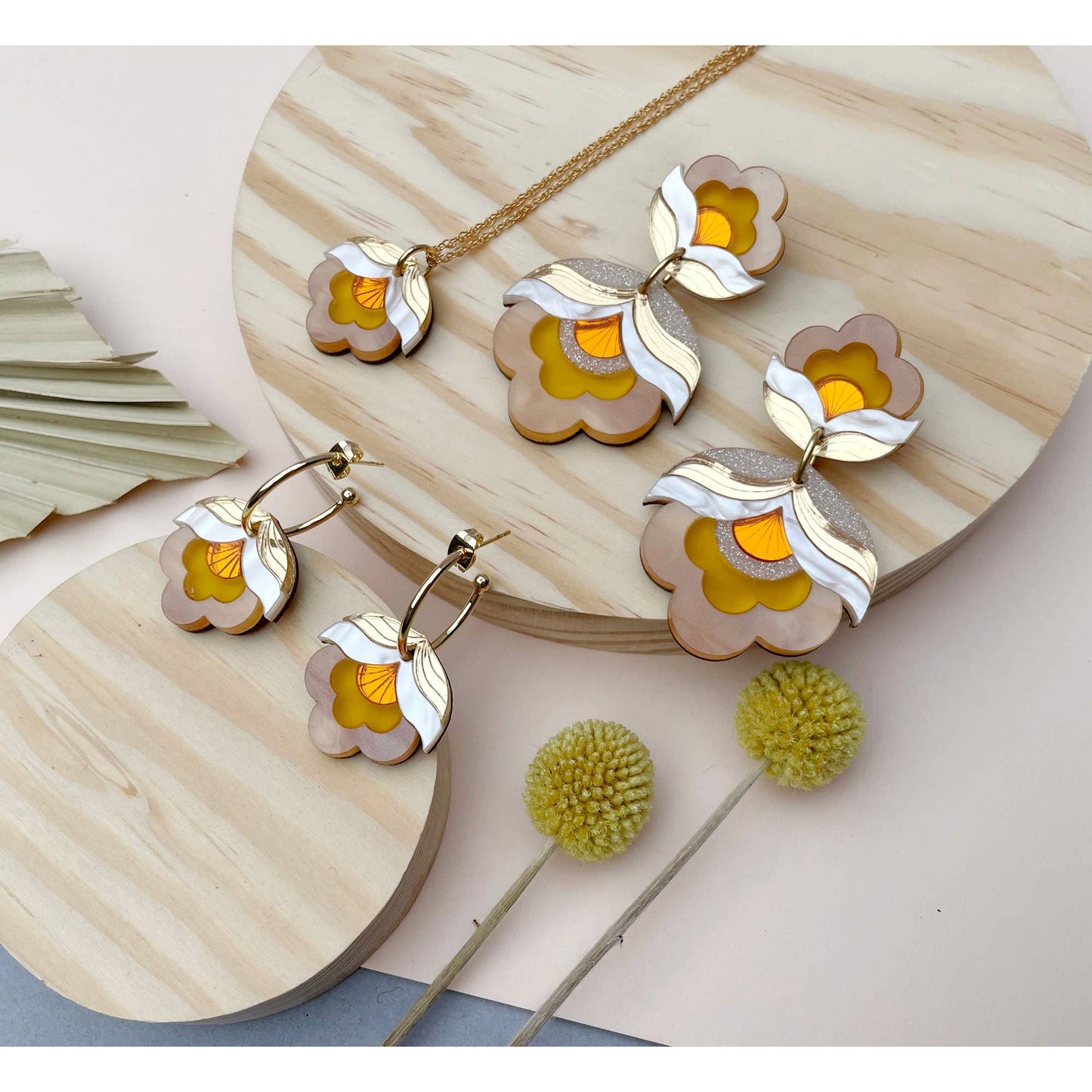 Anna Retro Flower Hoop Earrings: Sunshine